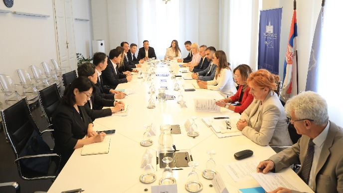 S kineskom delegacijom o mostu
